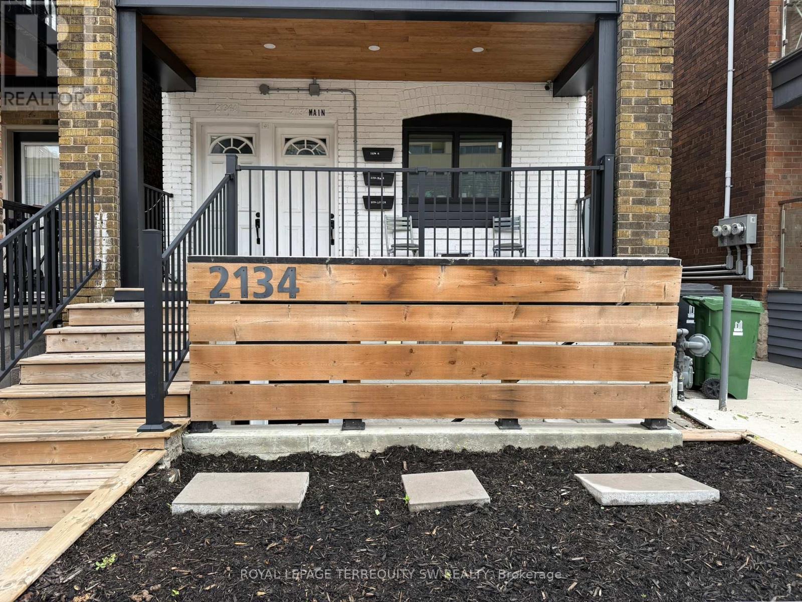 2134 Dundas