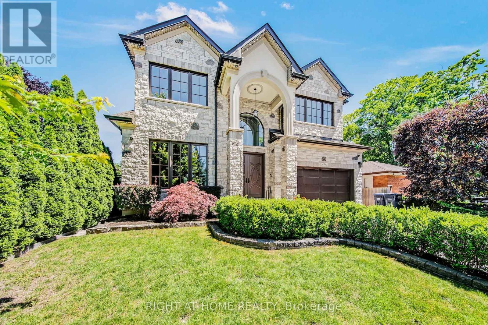 484 Avonwood