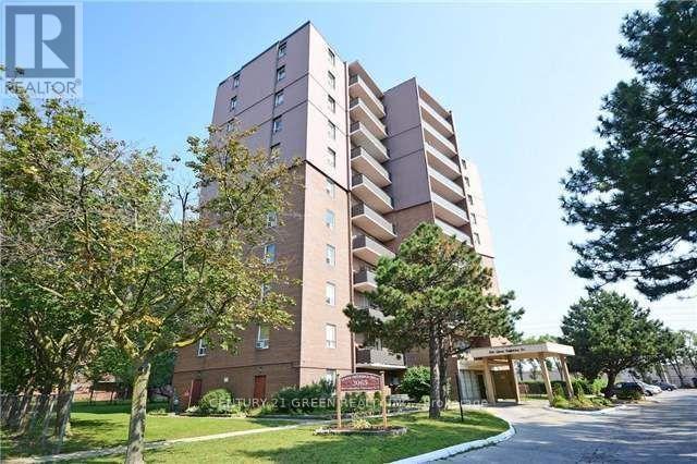 3065 Queen Frederica Unit 902