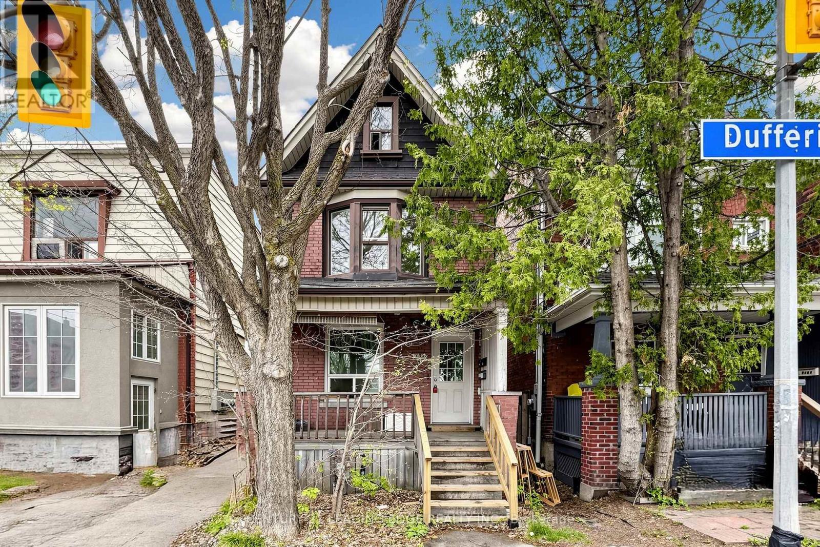1132 DUFFERIN