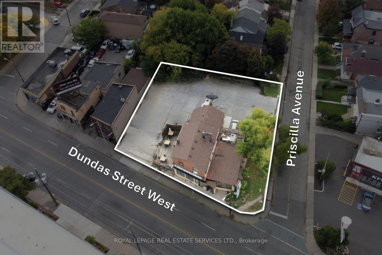 3513 Dundas