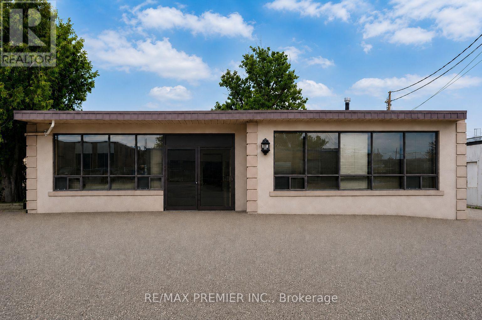 17 Oakland Unit B