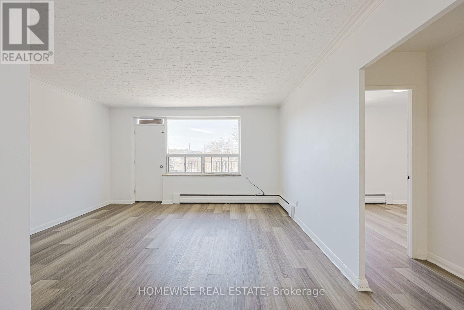 2204 Dufferin Unit 202 photo 2