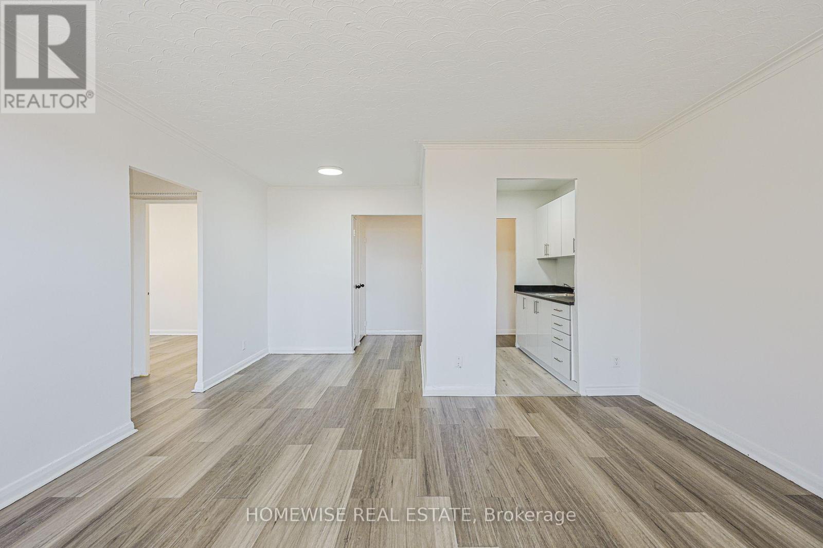 2204 Dufferin Unit 202 photo 4