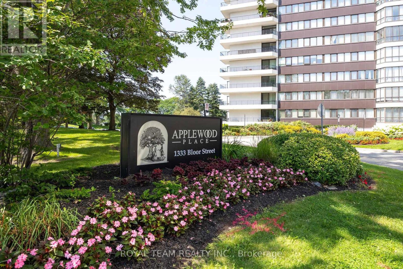 1333 Bloor Unit 2004
