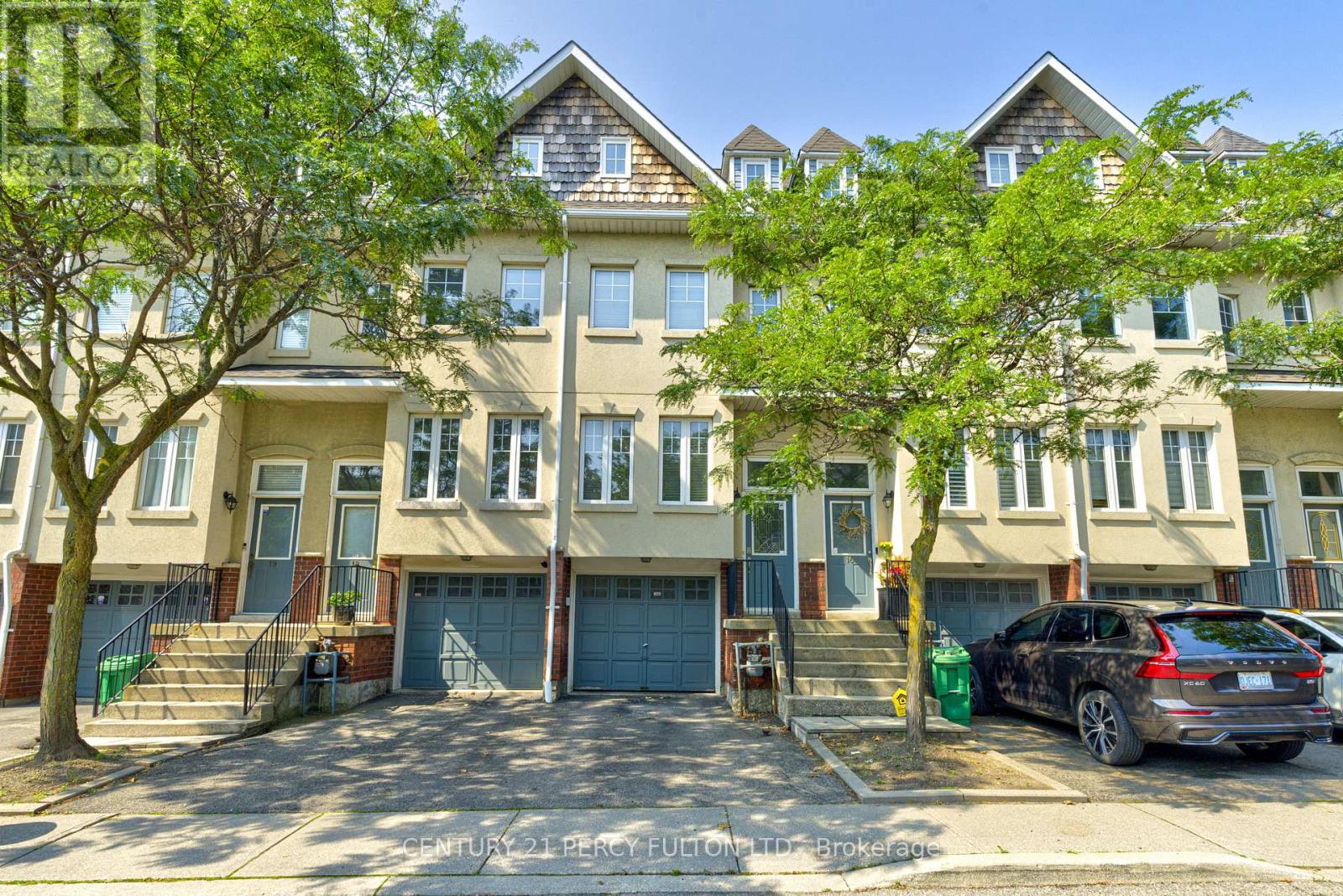 800 Dundas Unit 17