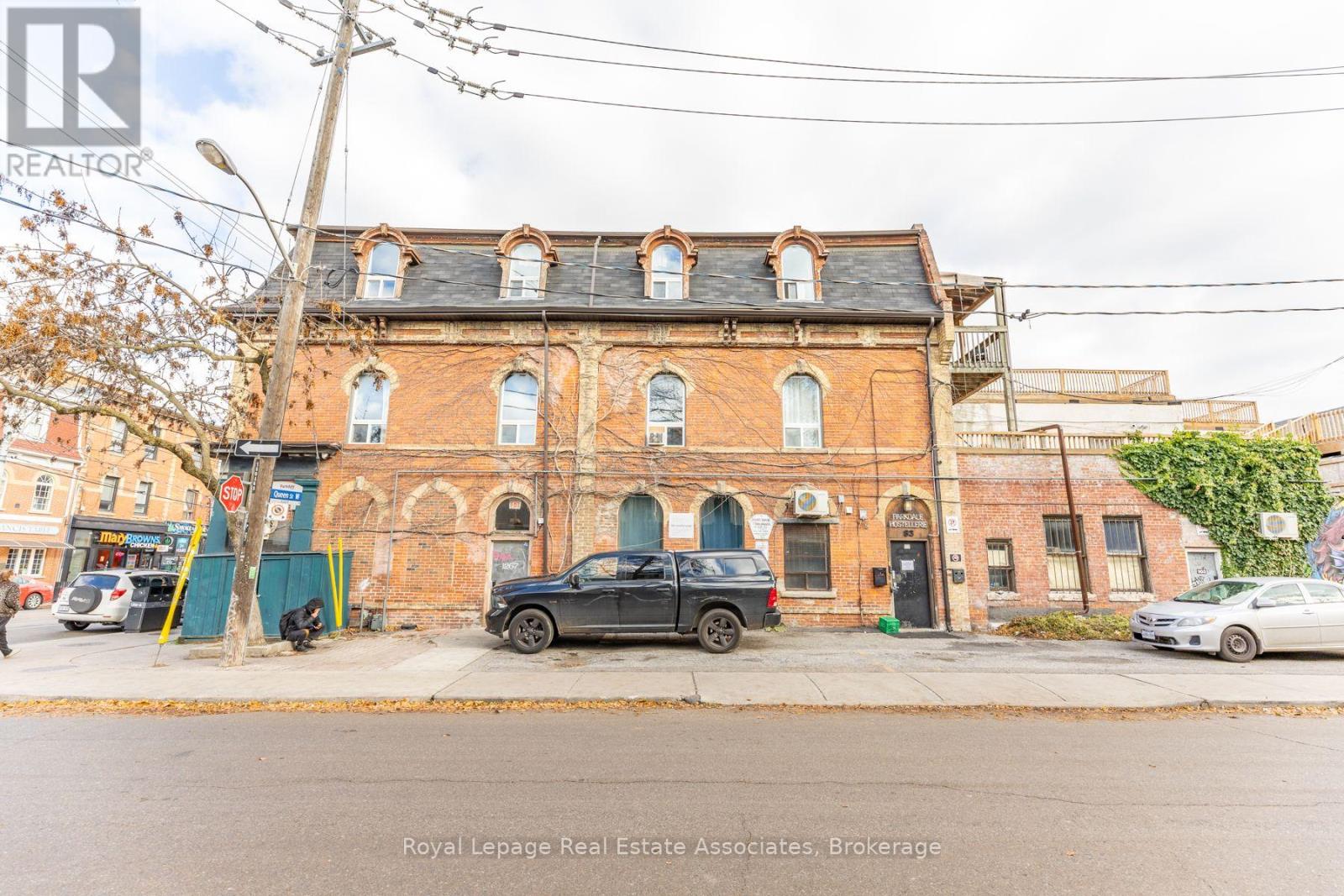 83 Elm Grove