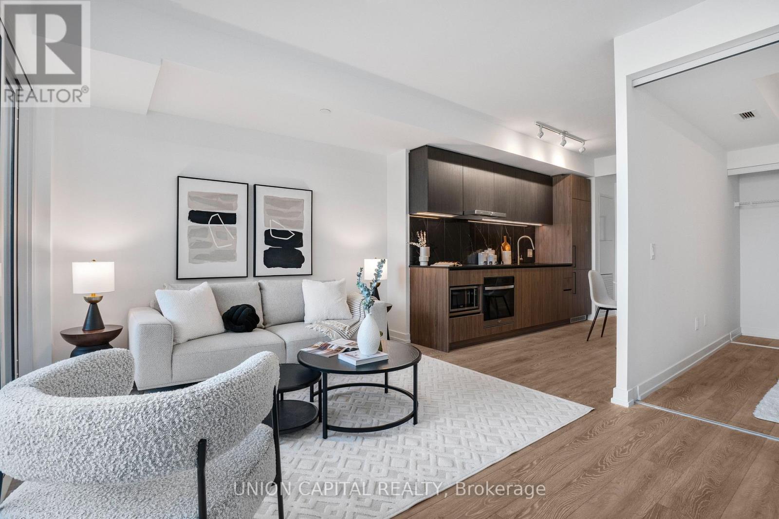 1100 Sheppard Unit 835