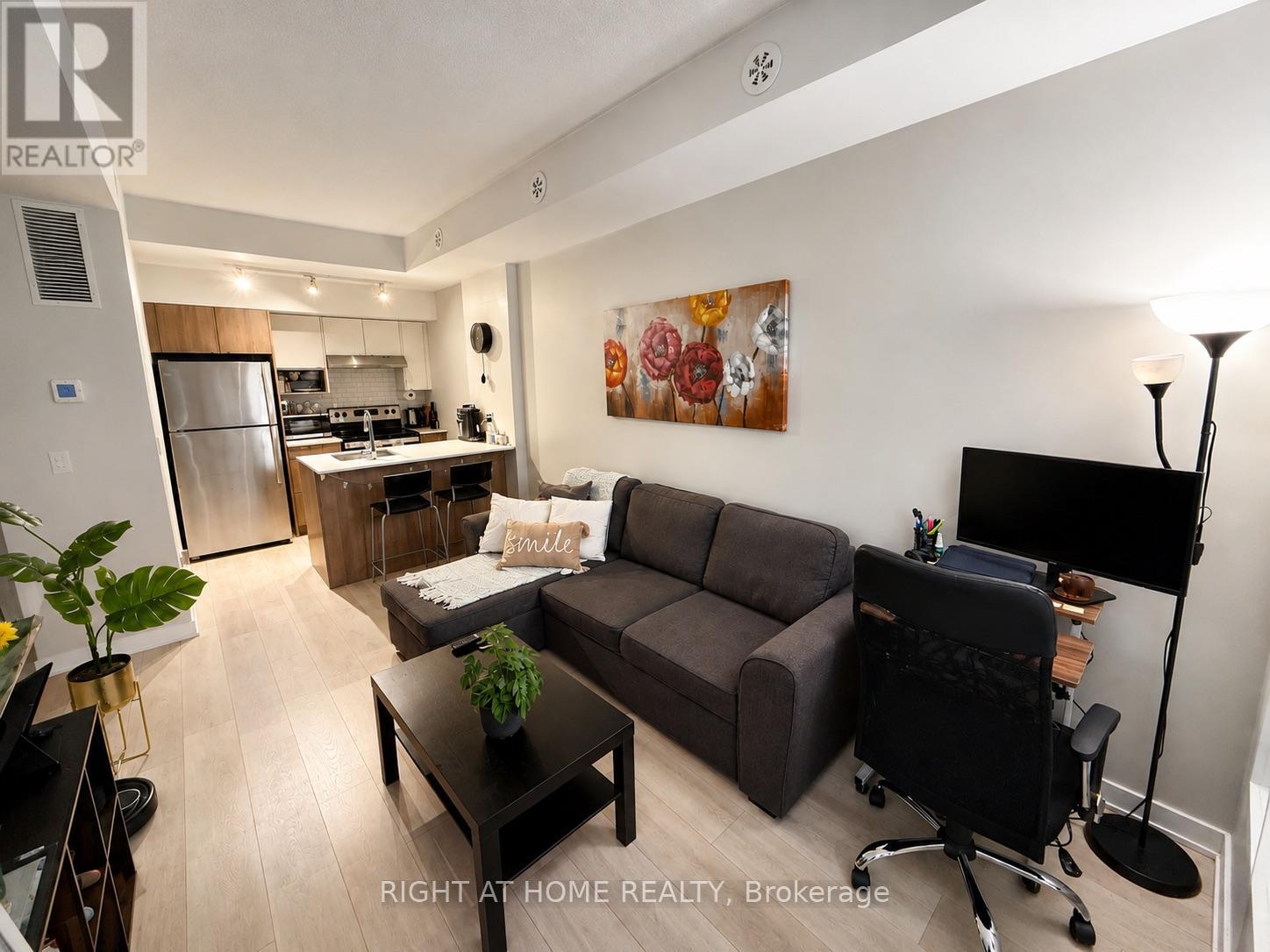 1139 Cooke Unit 319 photo 3