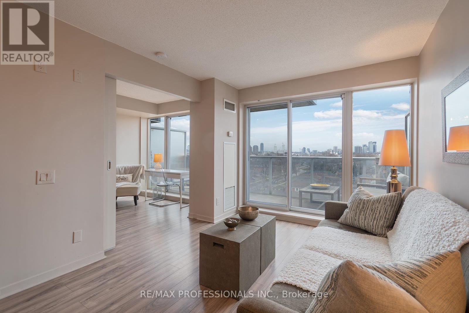 1040 The Queensway Unit 704