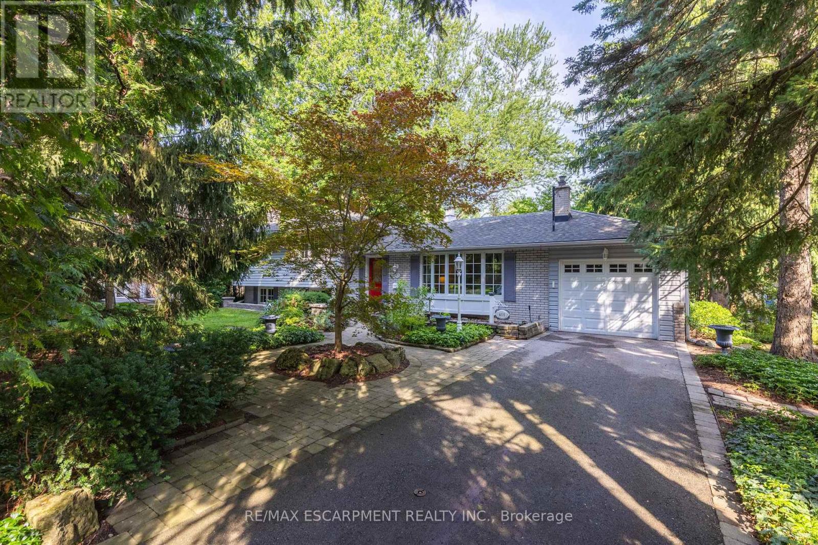 401 Cairncroft