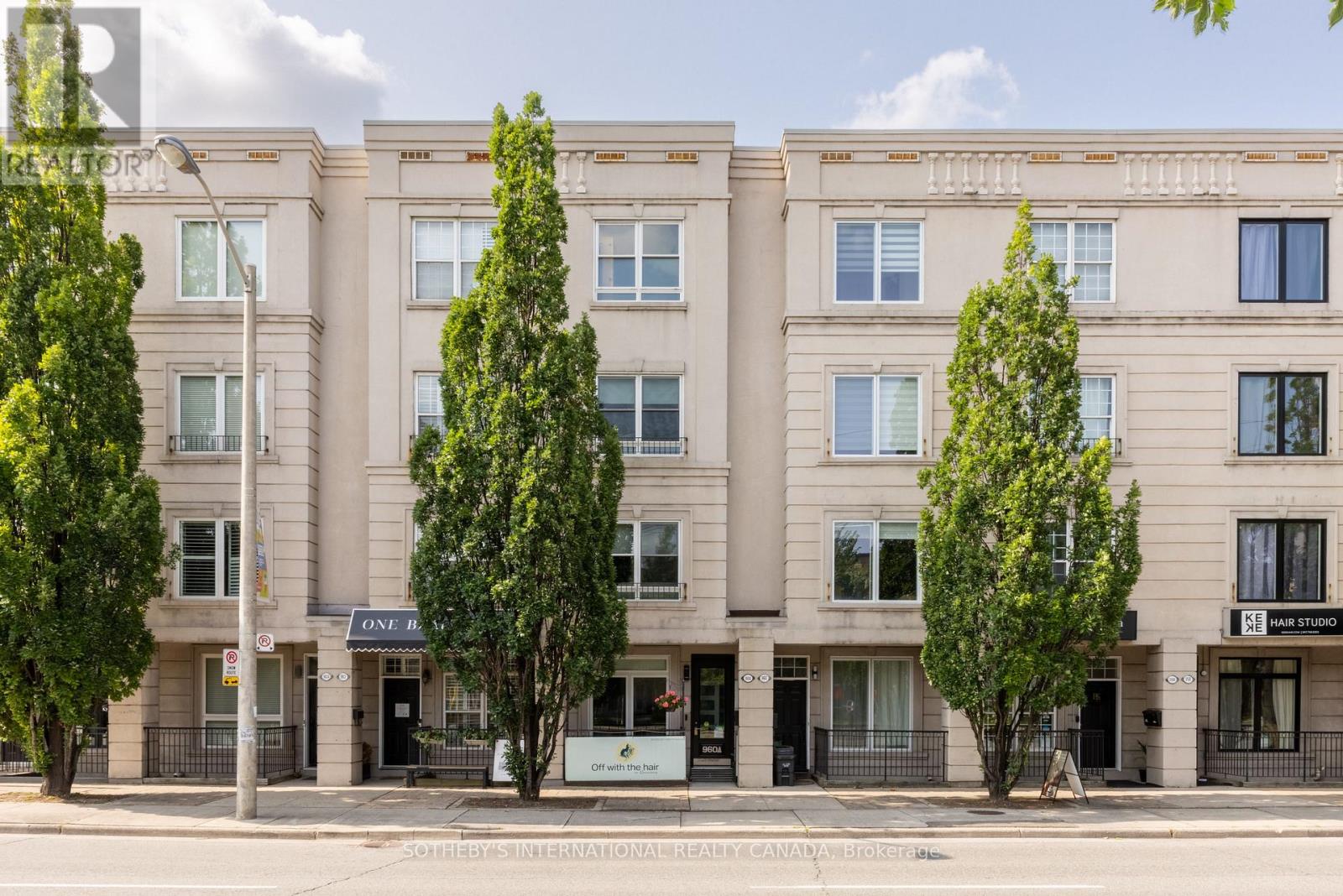 960A The Queensway photo 2