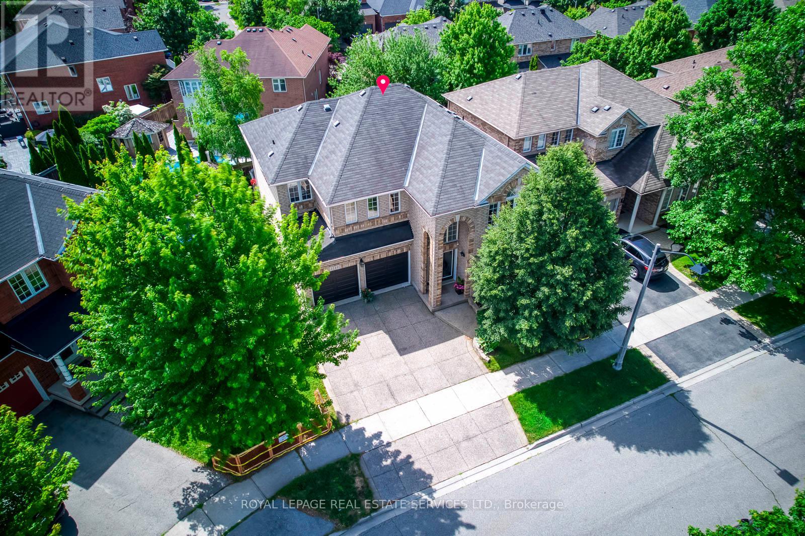 2249 Glazebrook