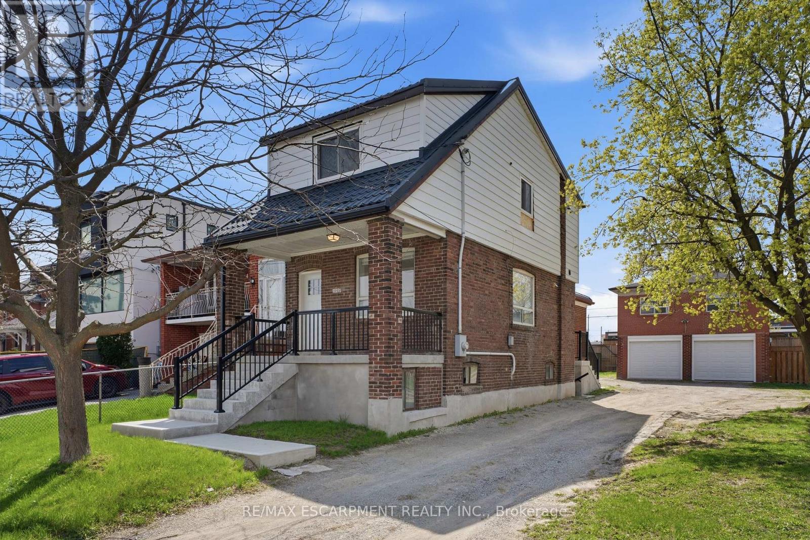 1049 Glencairn