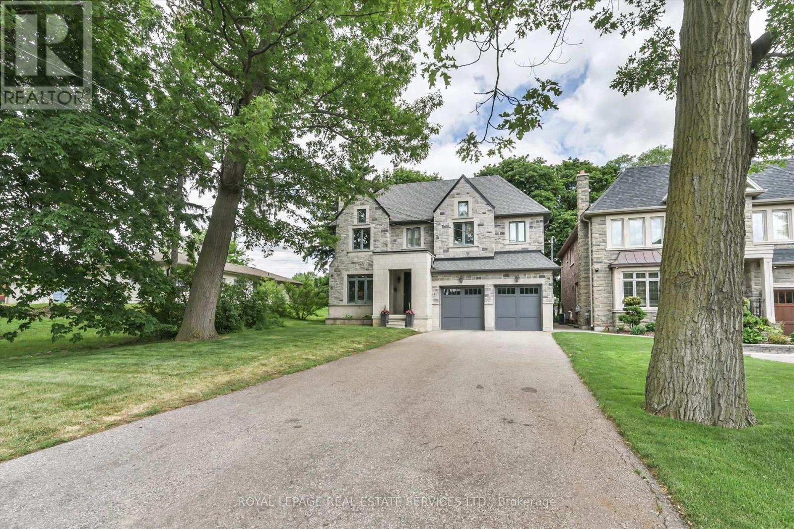 439 Martin Grove photo 2