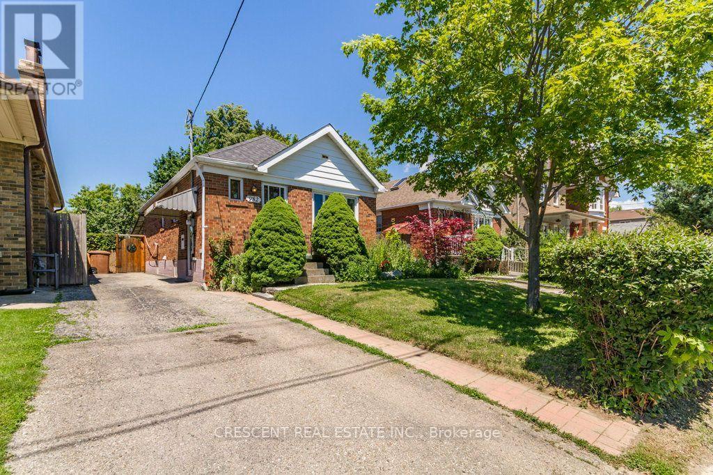 982 Briar Hill