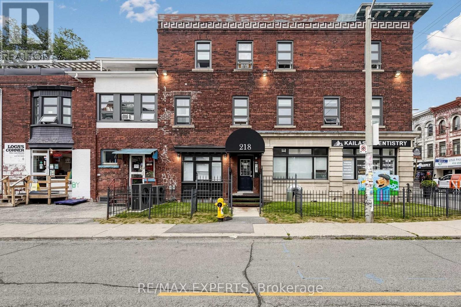 218 Close Unit 204