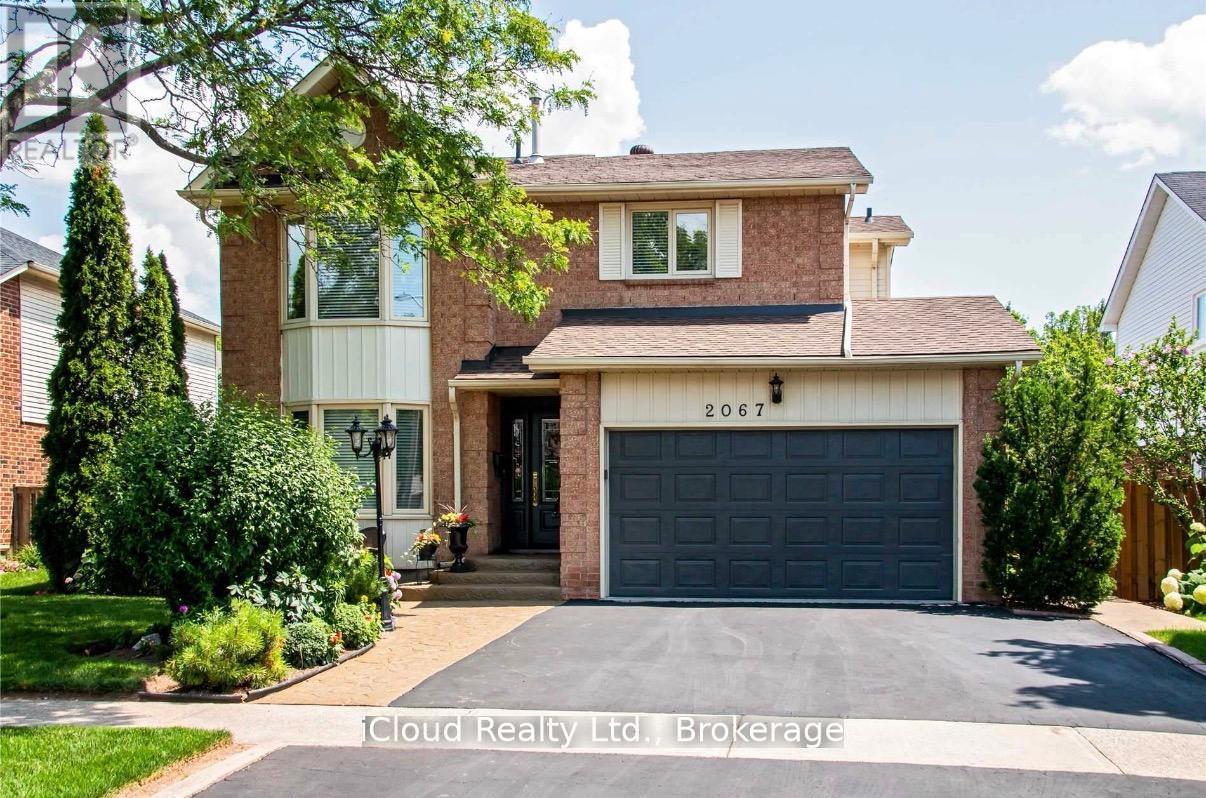 2067 Hunters Wood