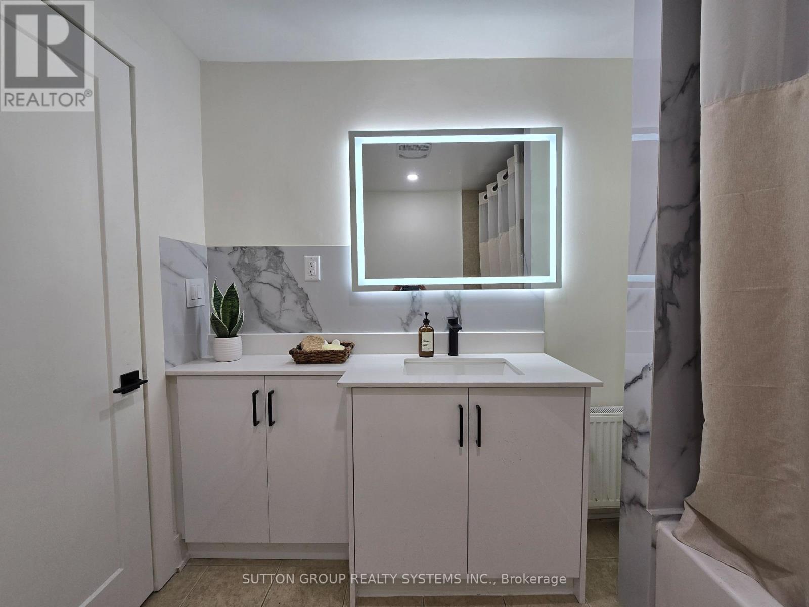 2886 Lake Shore Unit 1