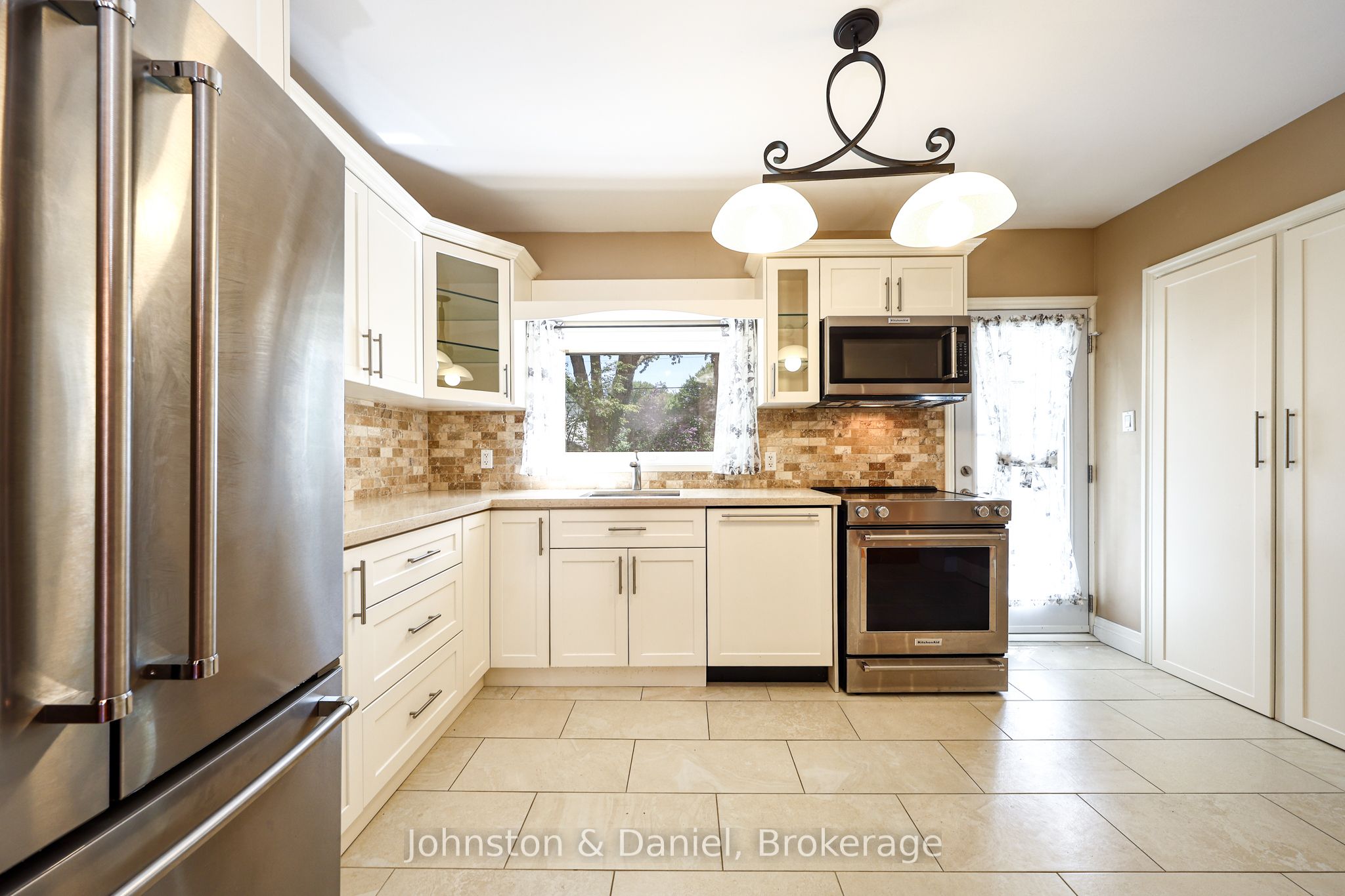 553 Runnymede photo 5