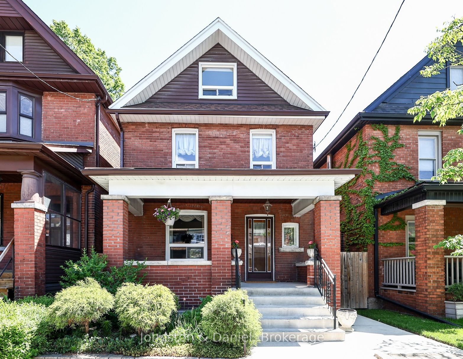 553 Runnymede photo 3