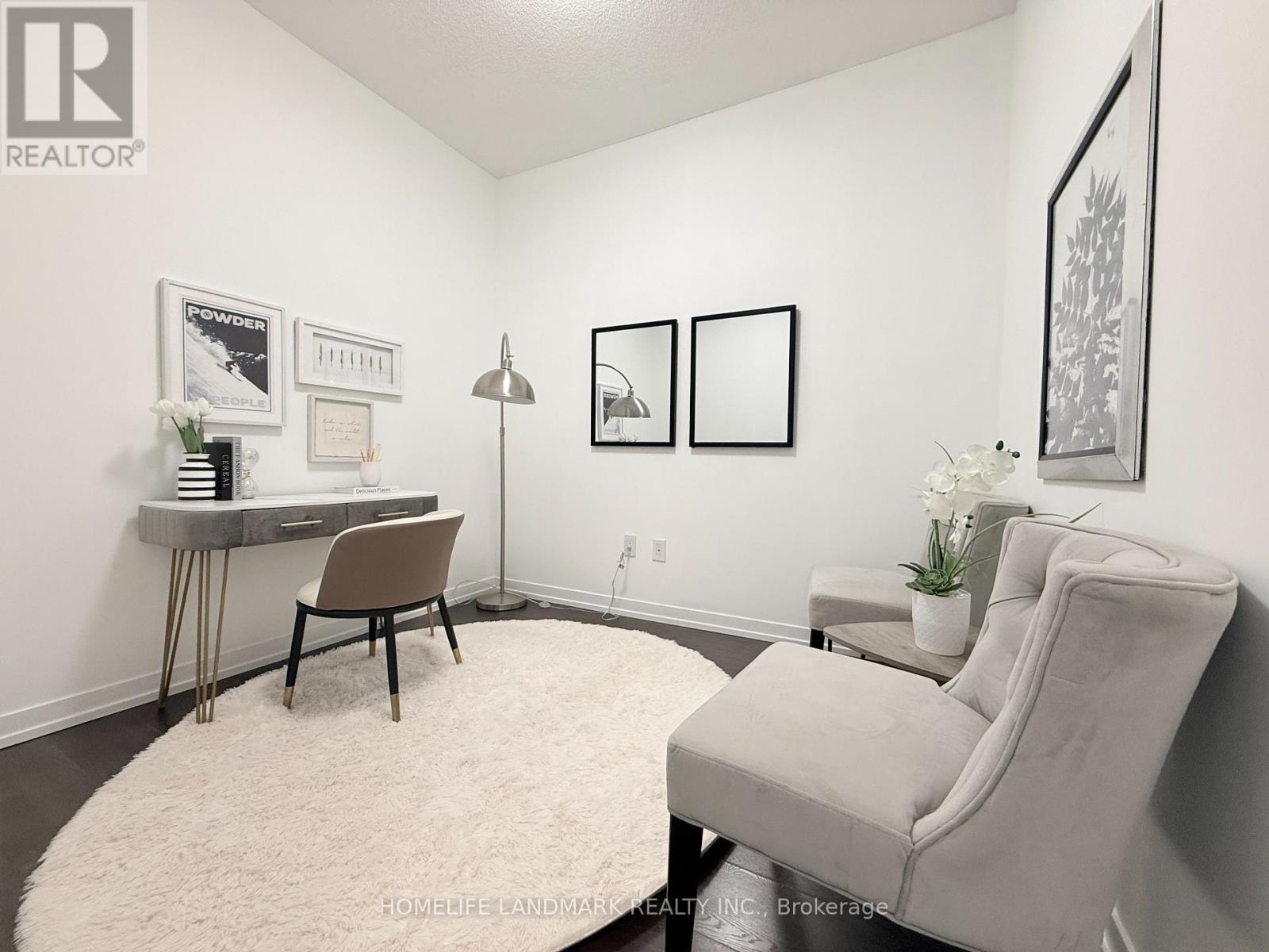 2520 Eglinton Unit 1211 photo 3