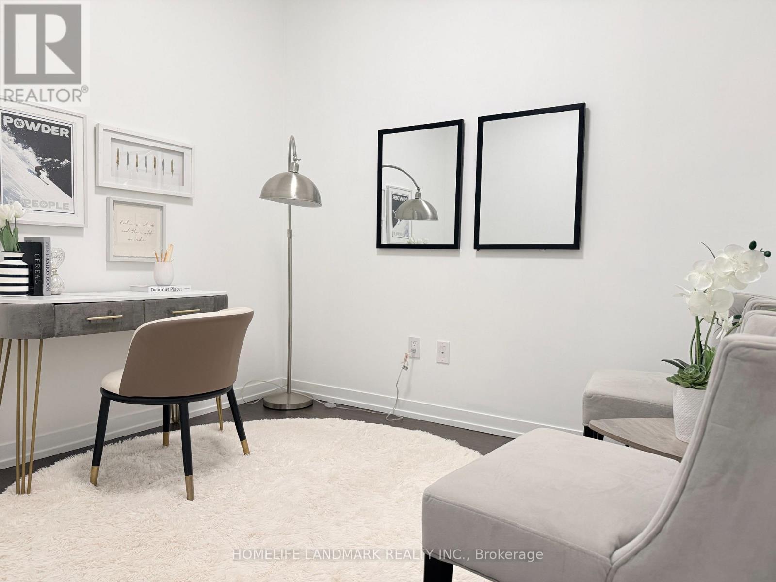 2520 Eglinton Unit 1211 photo 4