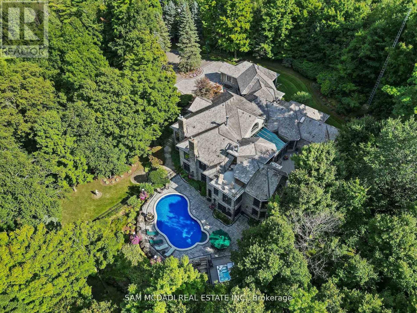 10140 Pineview