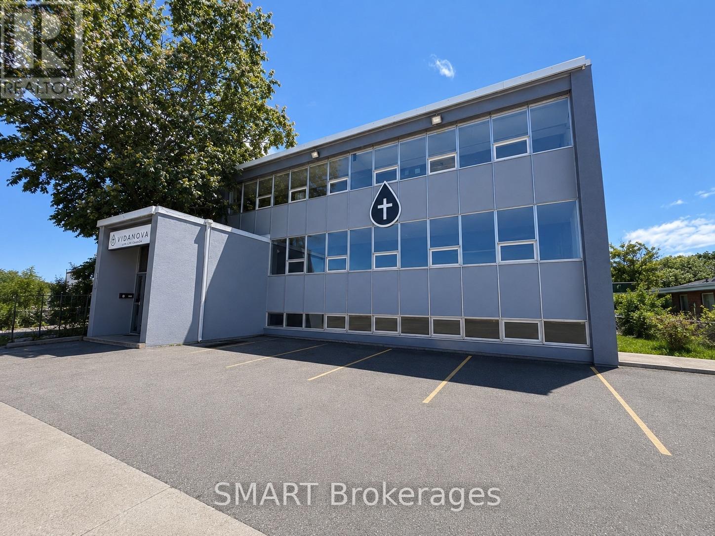 2365 St Clair photo 2