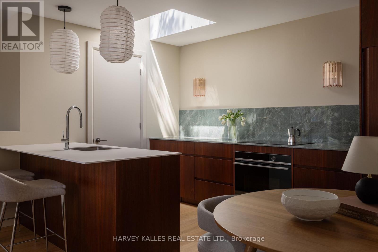 157 Hallam Unit D