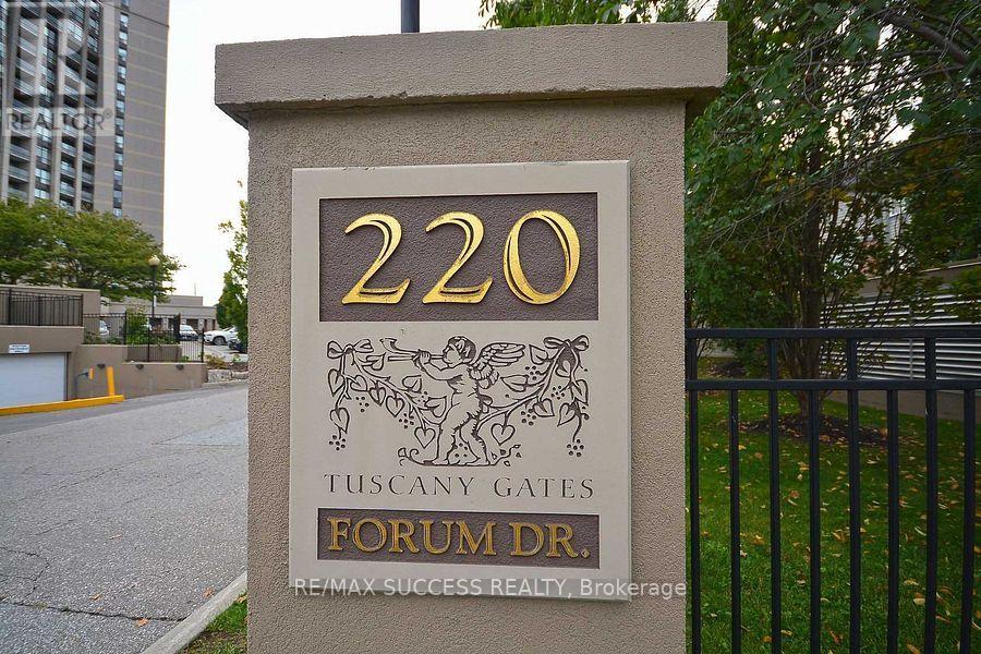 220 Forum Unit 701
