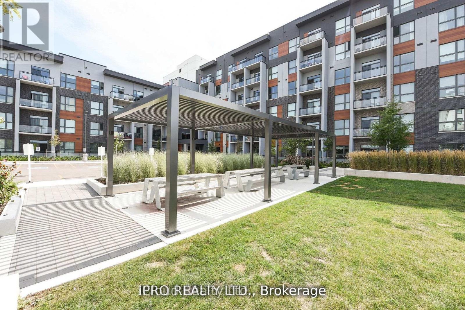 95 Dundas St W Unit 004