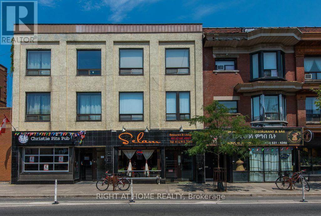812 Bloor