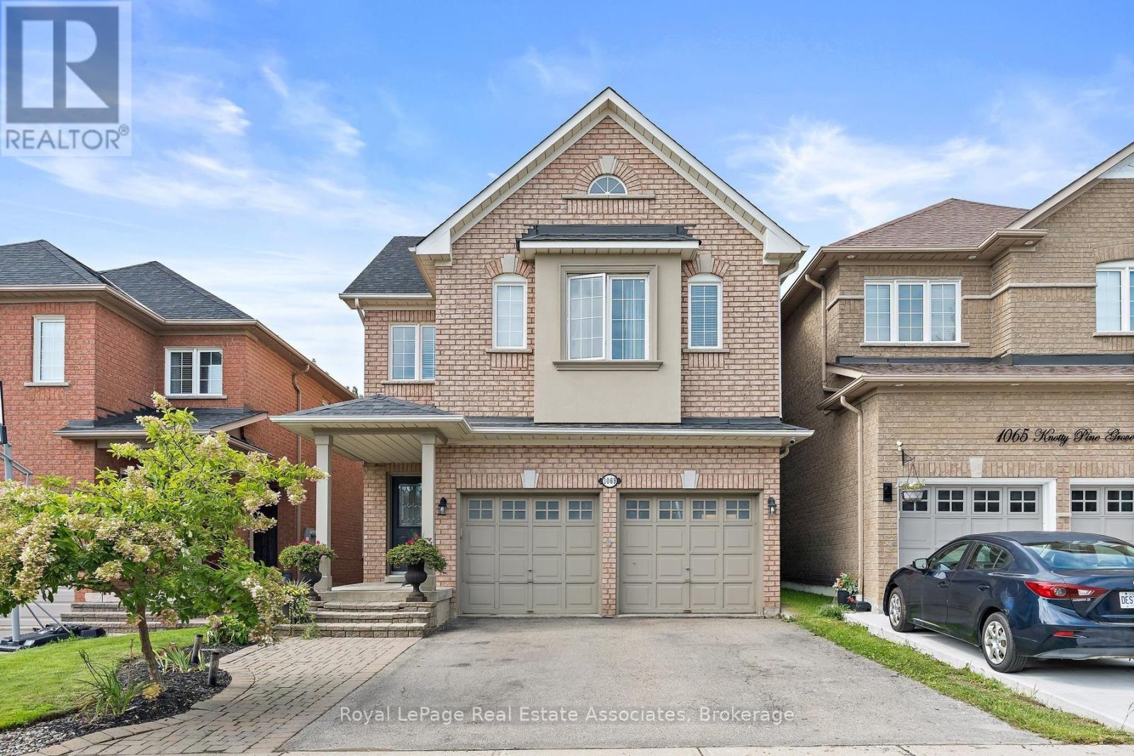 1069 Knotty Pine