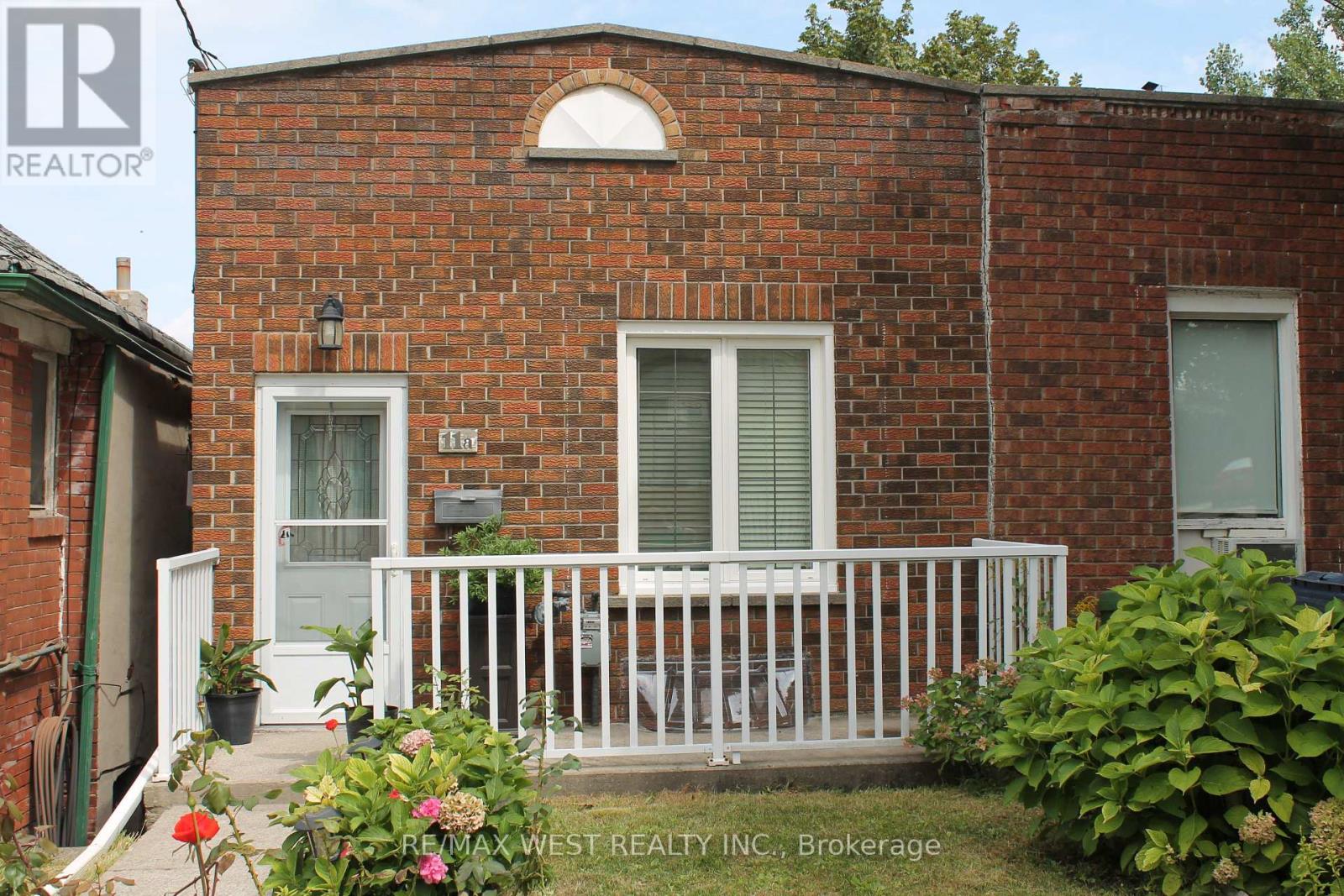 11A Woodcroft