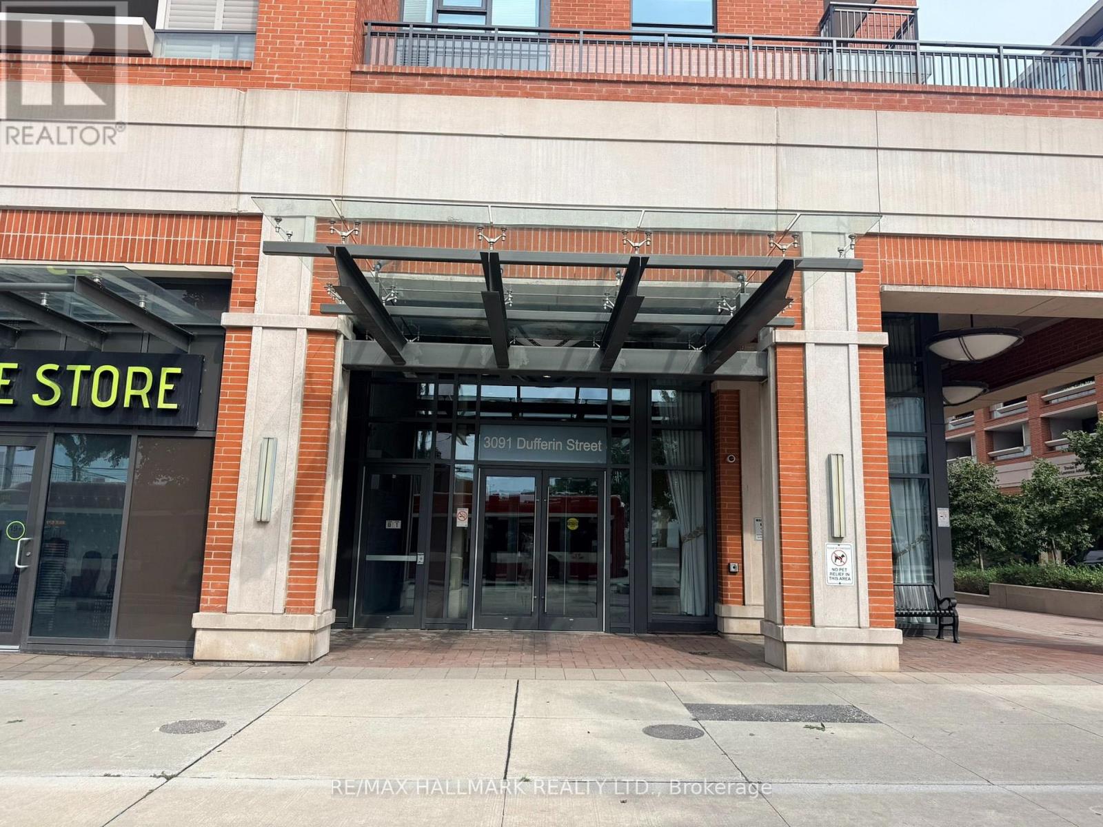 3091 Dufferin Unit 208
