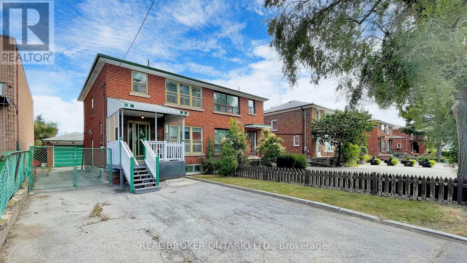 3241 Dufferin