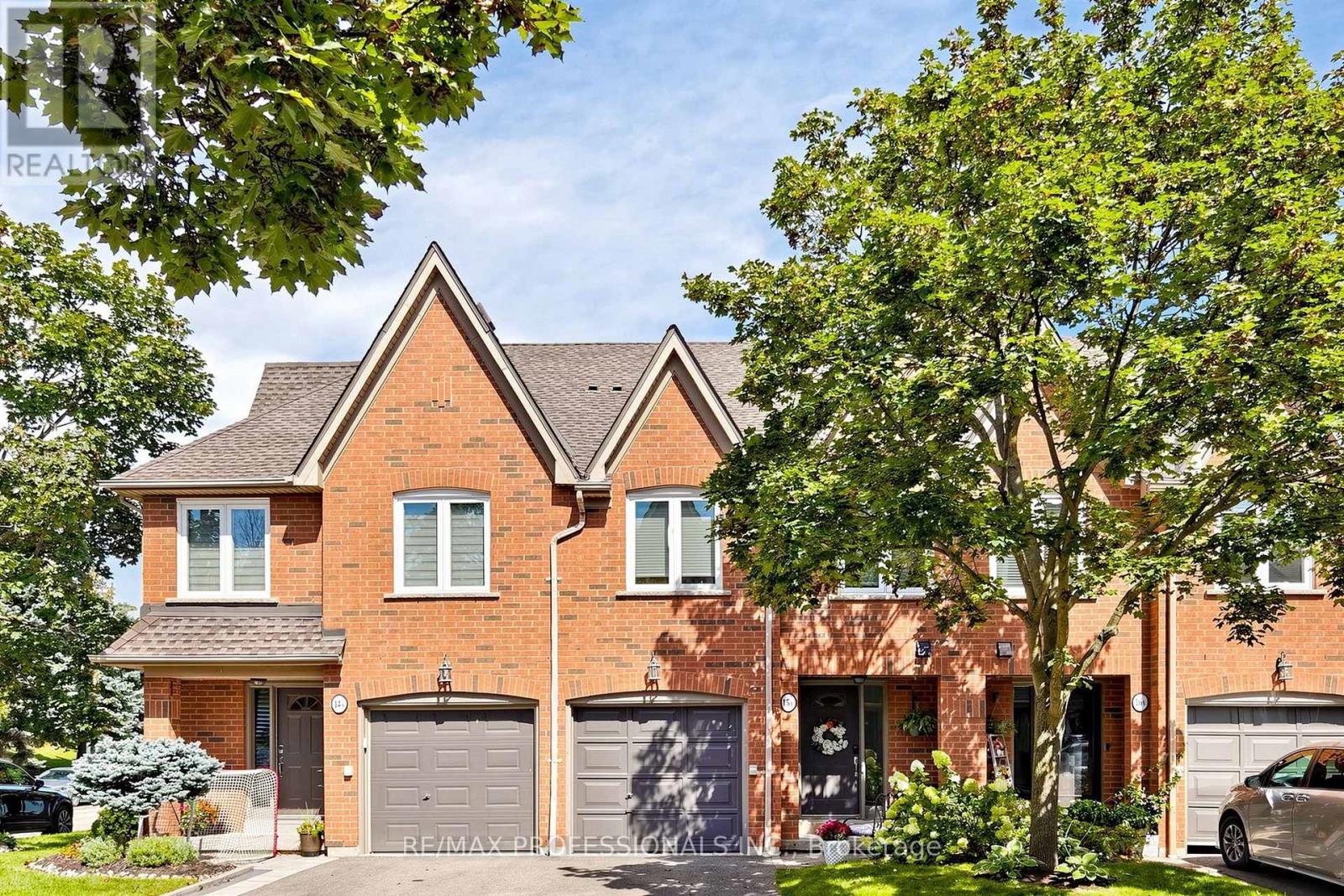 1064 Queen Unit 15A