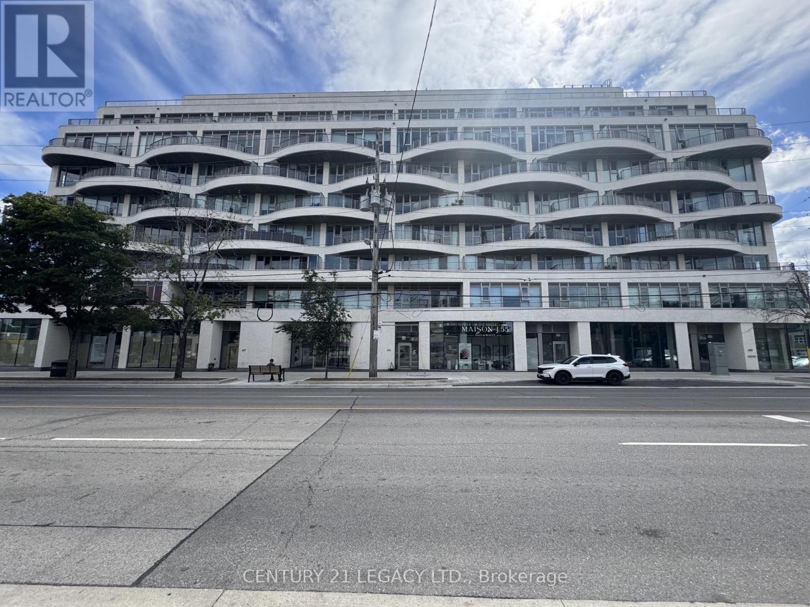 693 The Queensway