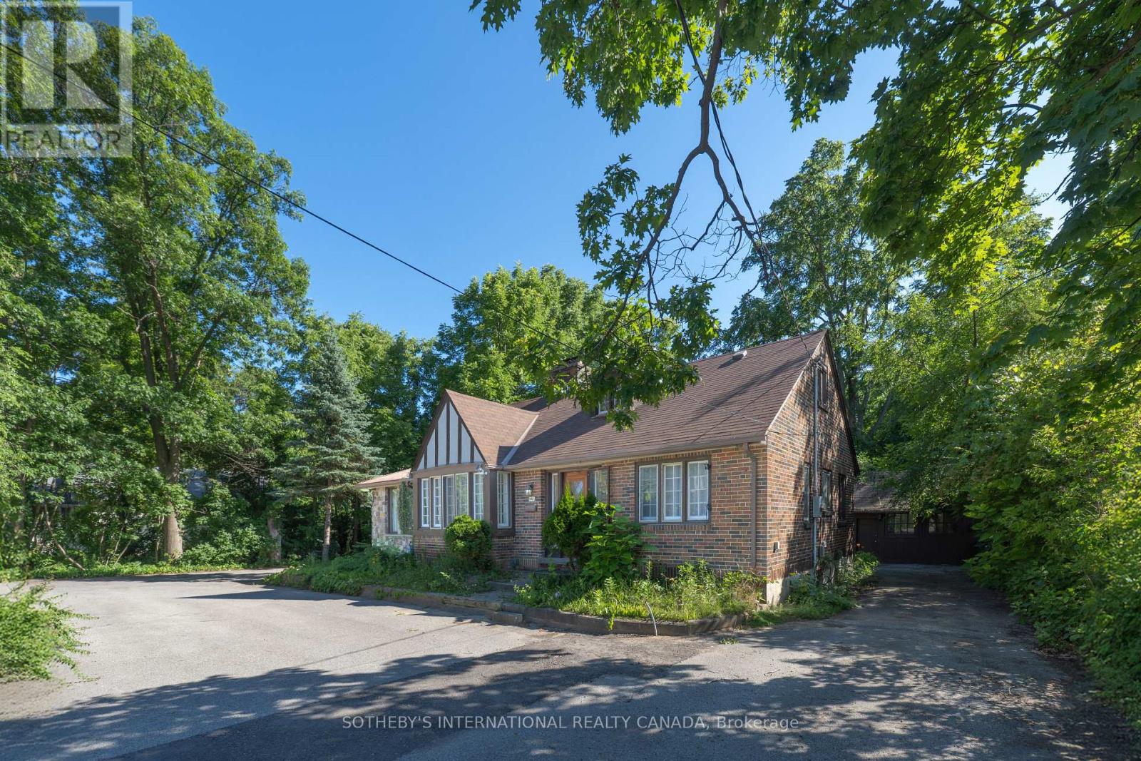 1462 Hurontario photo 3