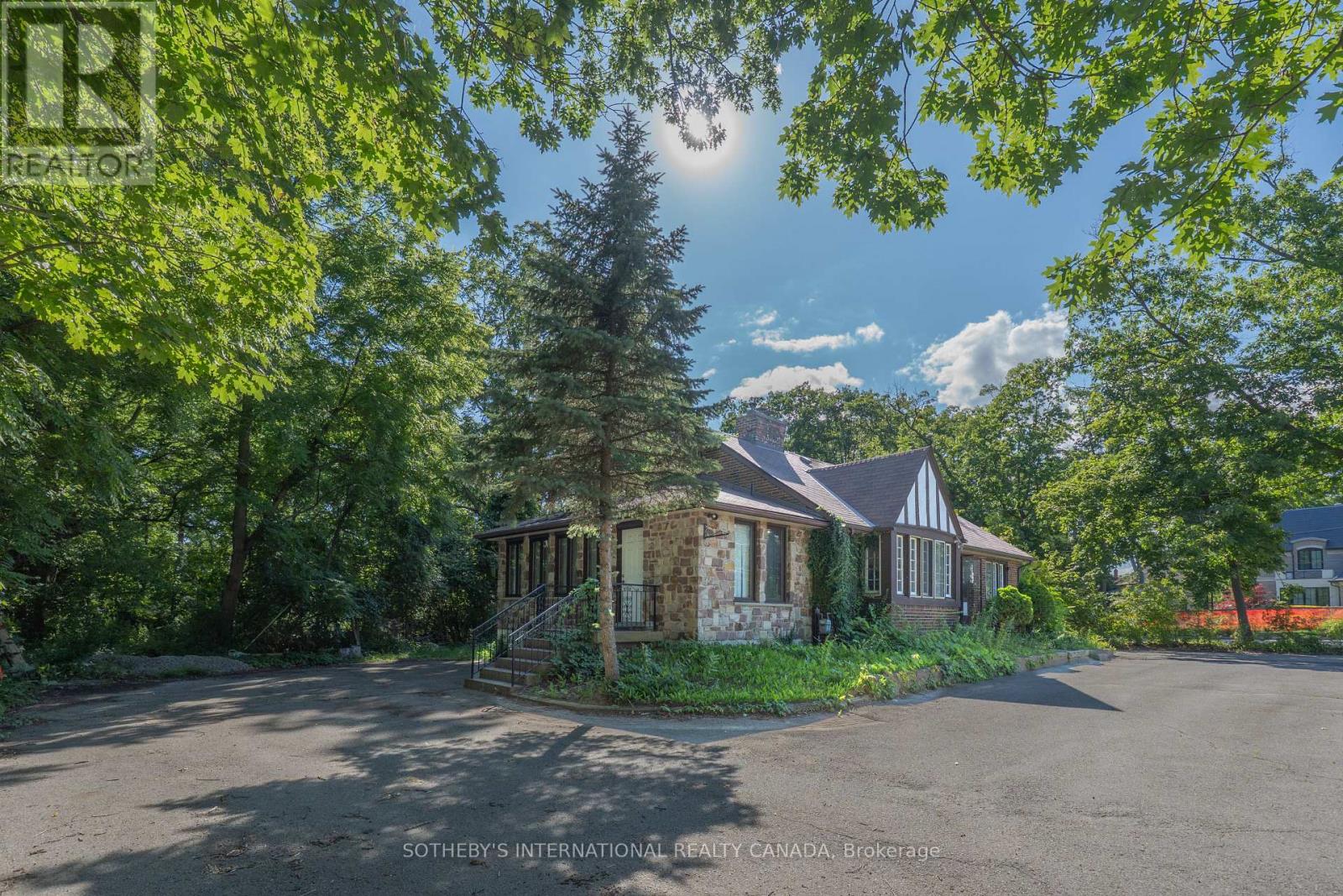 1462 Hurontario photo 5