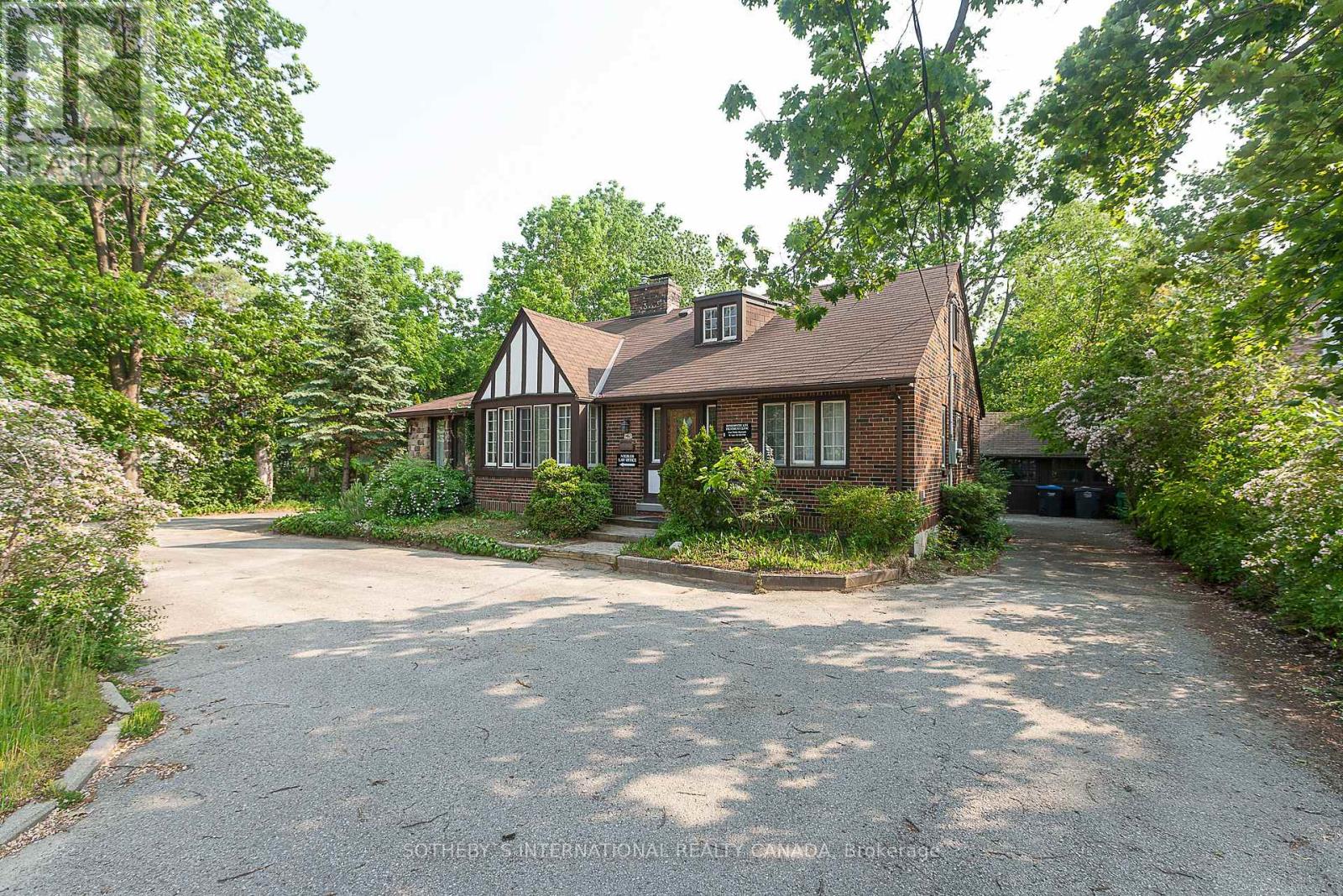 1462 Hurontario