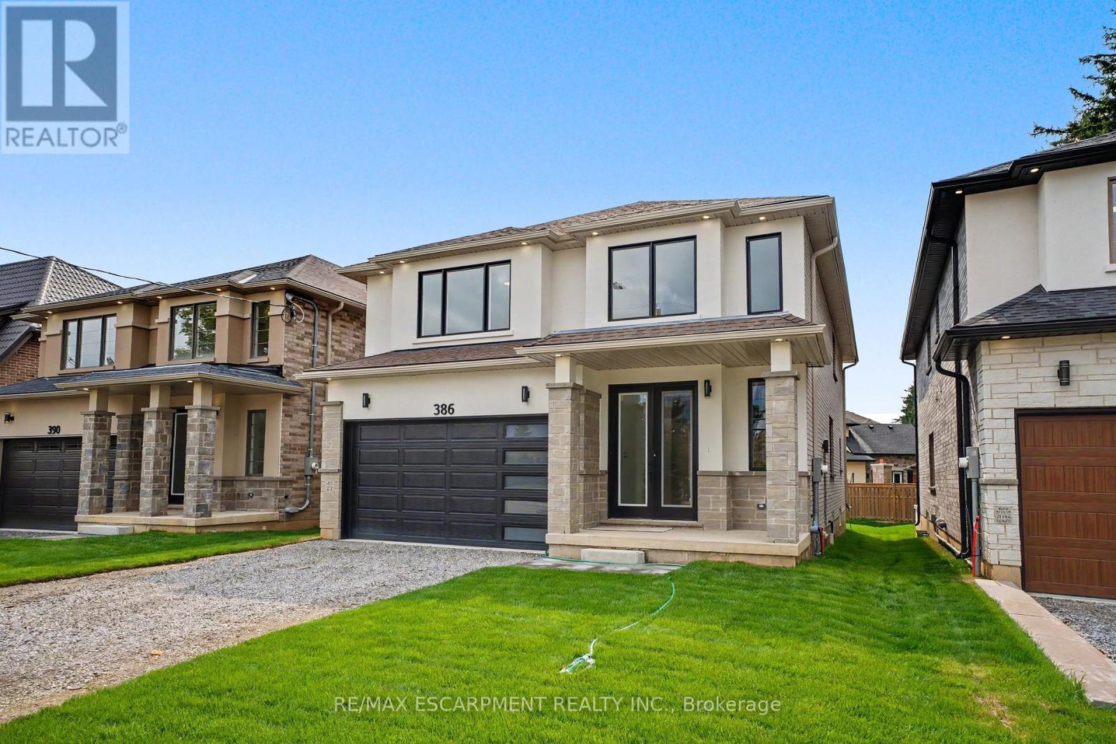 386 Southcote photo 2