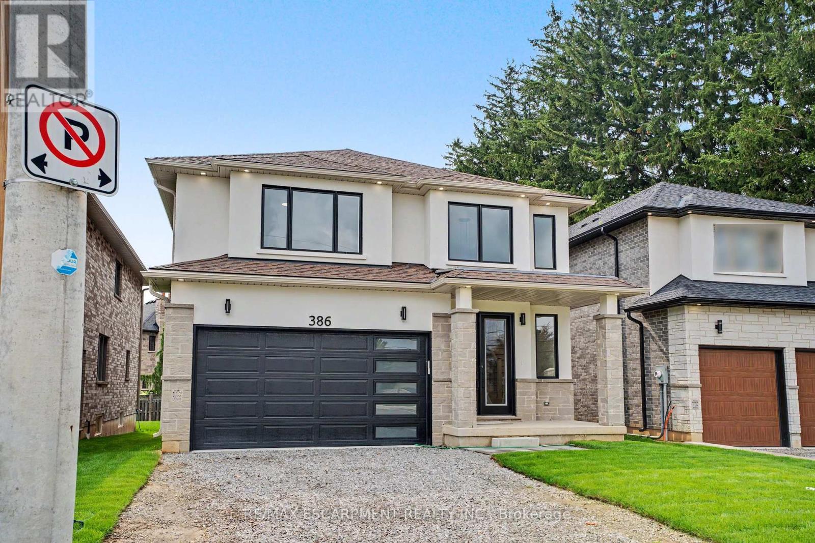386 Southcote photo 3