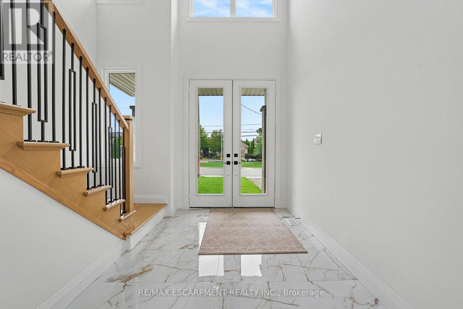 386 Southcote photo 4
