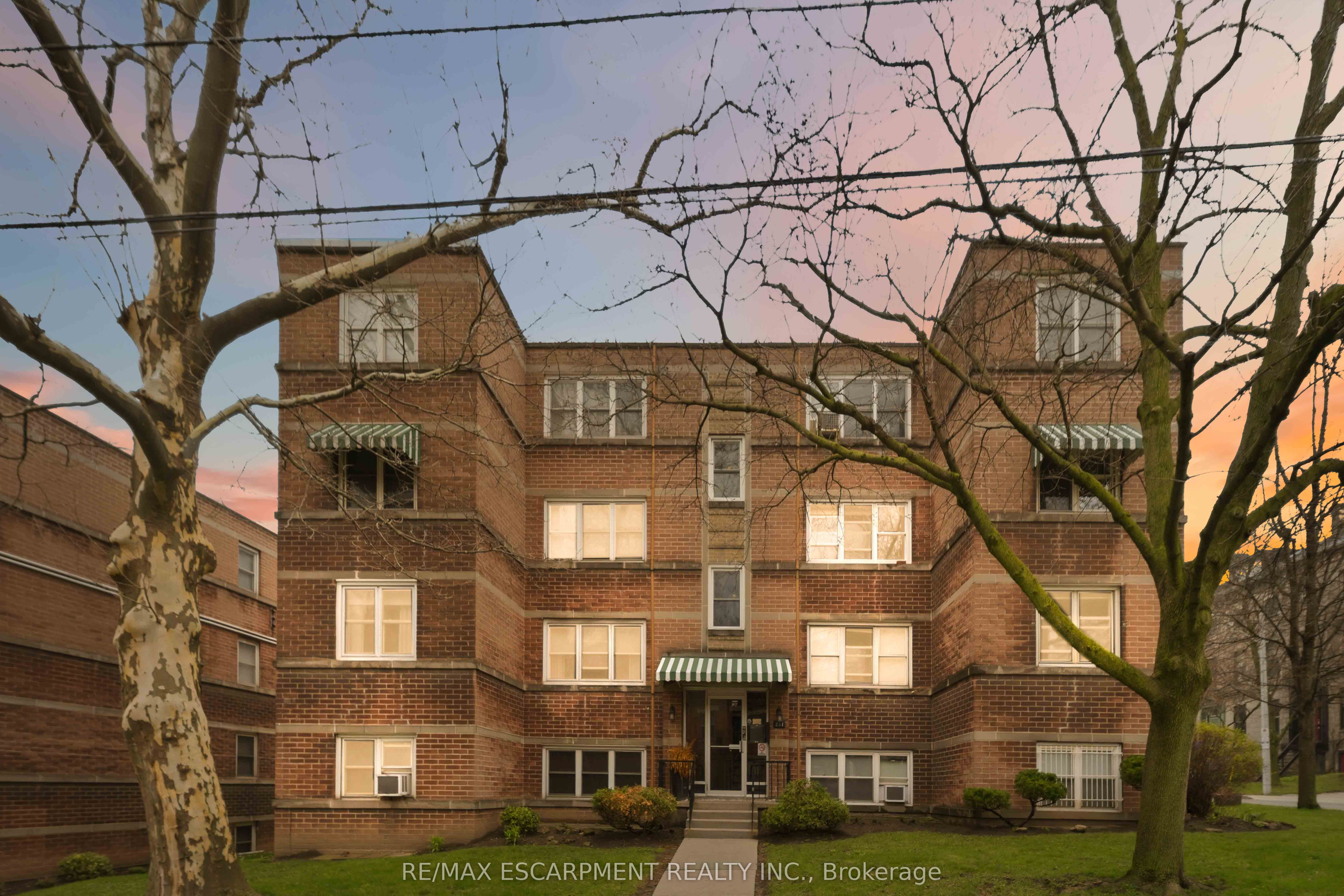 231 MacNab Unit 23