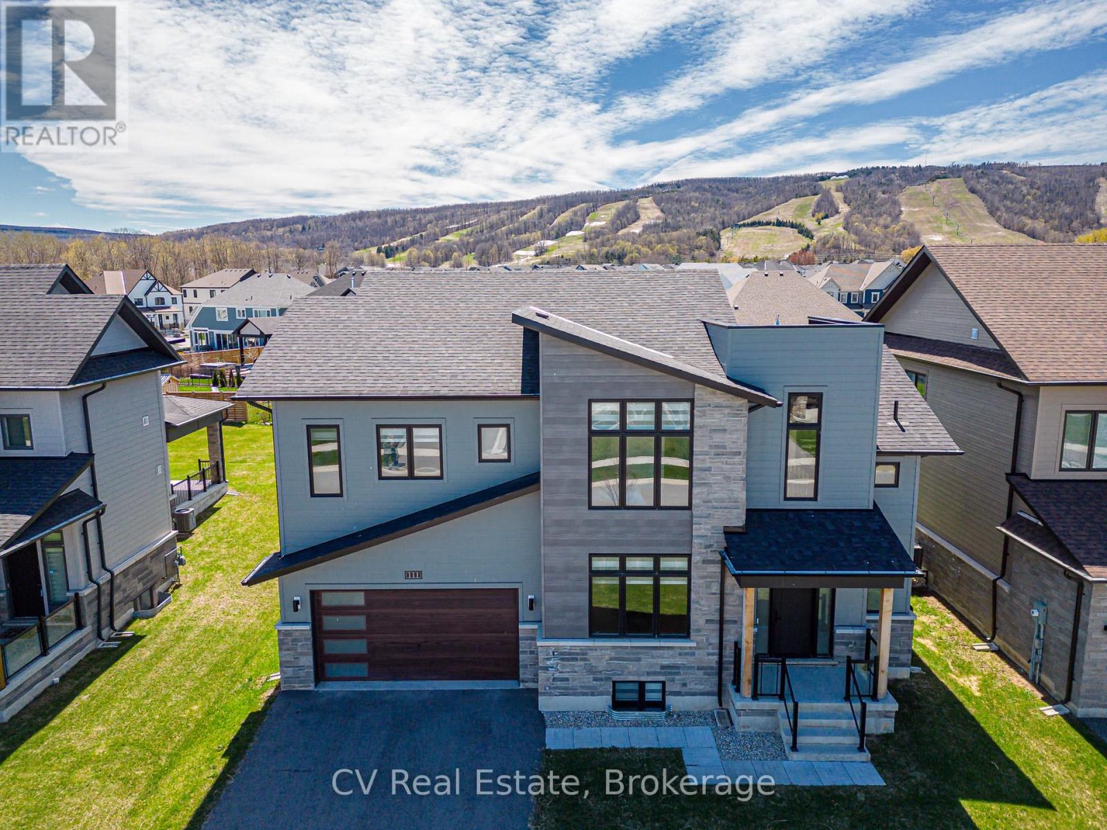 111 STONELEIGH