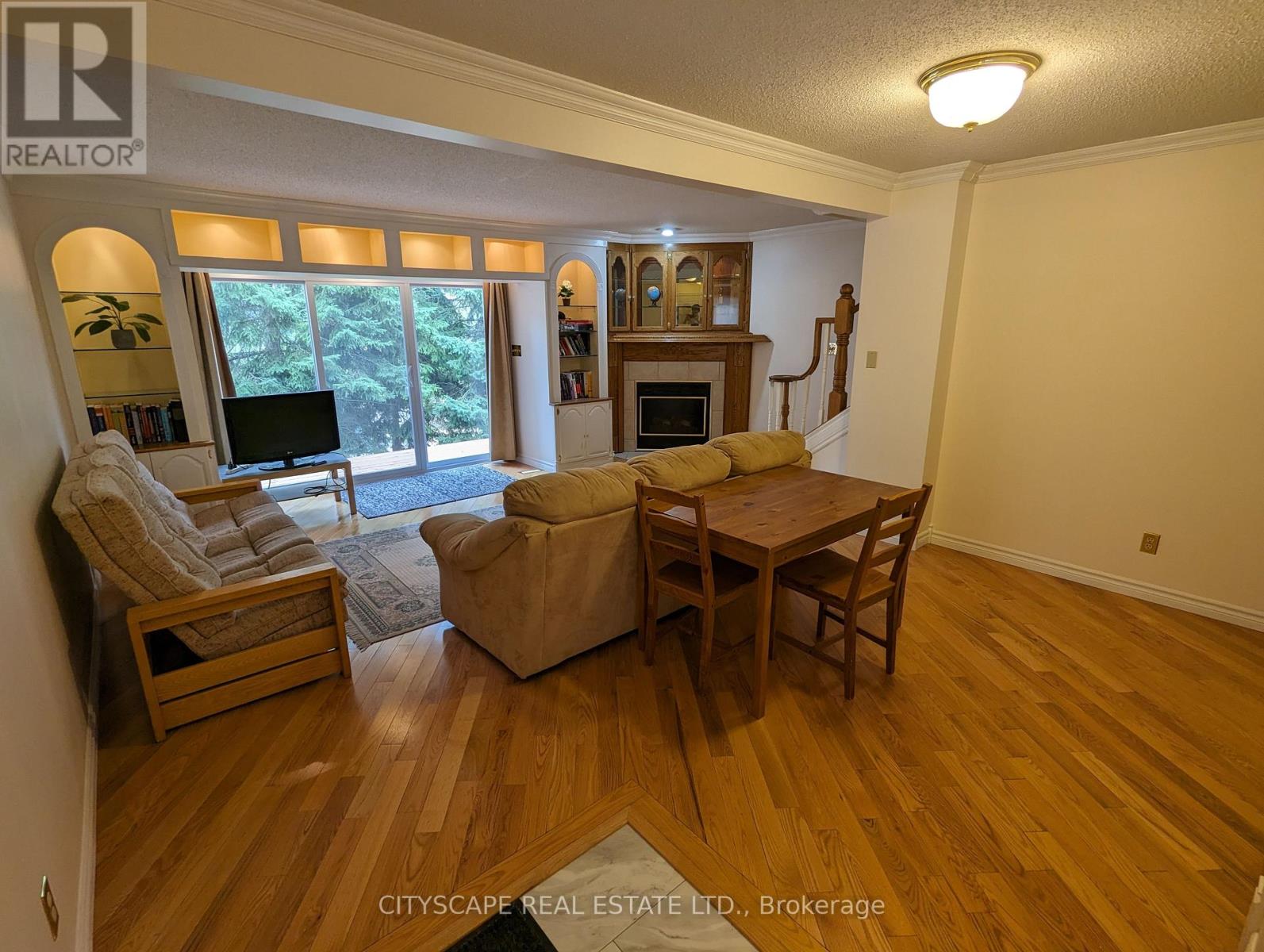 250 Keats Unit 17 photo 4