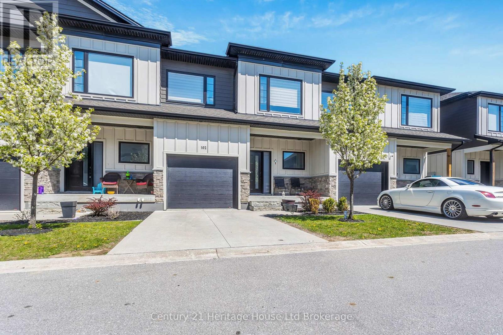 360 Quarter Town Unit 102