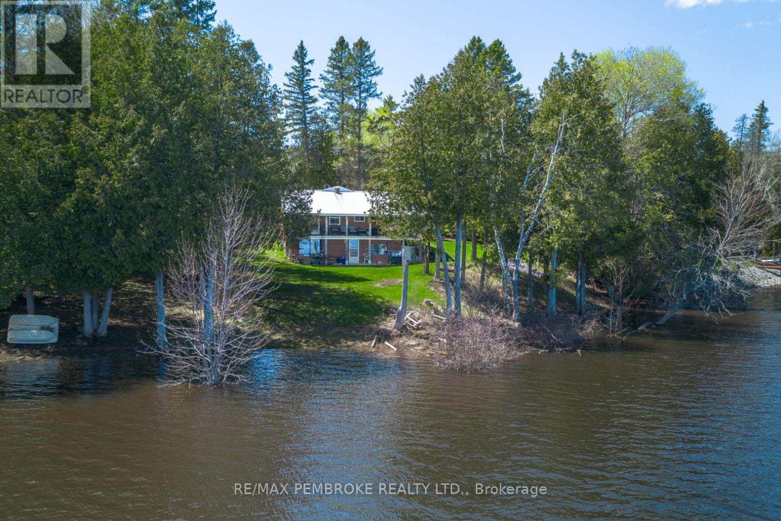714 Lacroix Bay